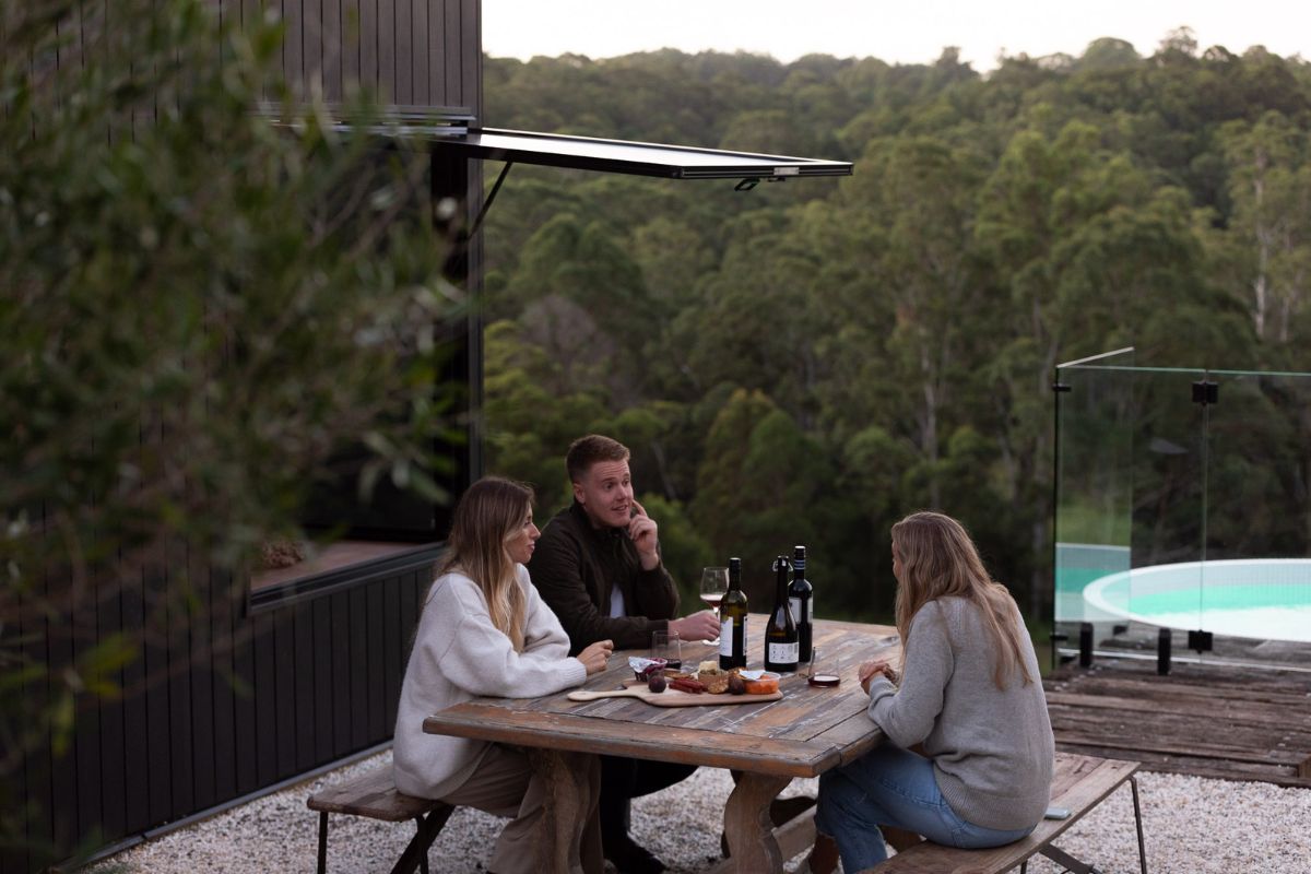 Roundhill Retreat Deck