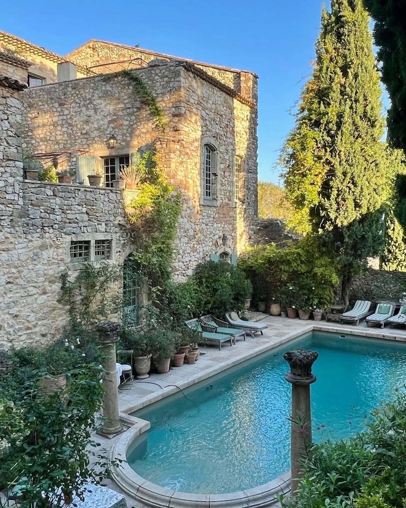 Chateau St Victor la Coste reading retreat