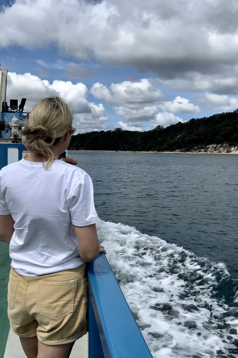 Ferry to Kingfisher Bay Resort